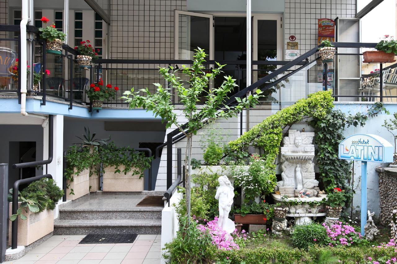 Hotel Latini Rimini Exterior photo